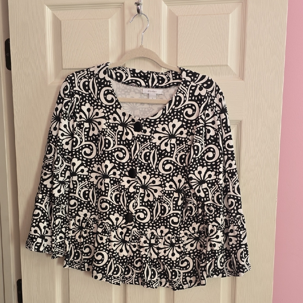 Dressbarn Black and White Patterned Blouse‎